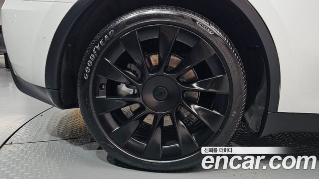 Tesla Model Y 2021 — photo 7