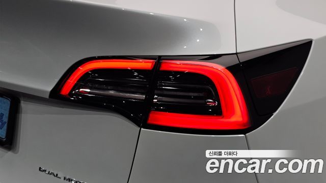 Tesla Model Y 2021 — photo 9