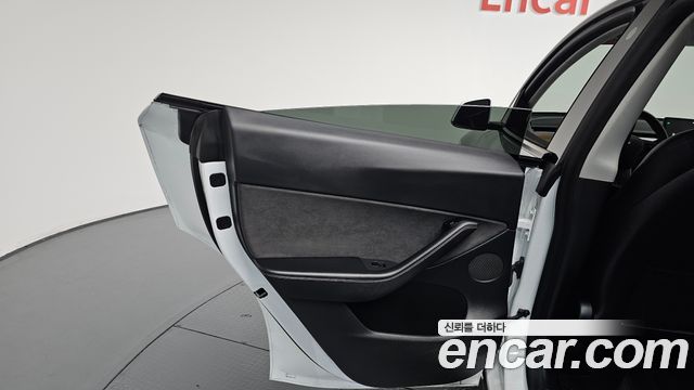 Tesla Model Y 2021 — photo 15