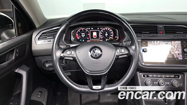 Volkswagen Tiguan 2020 — photo 18