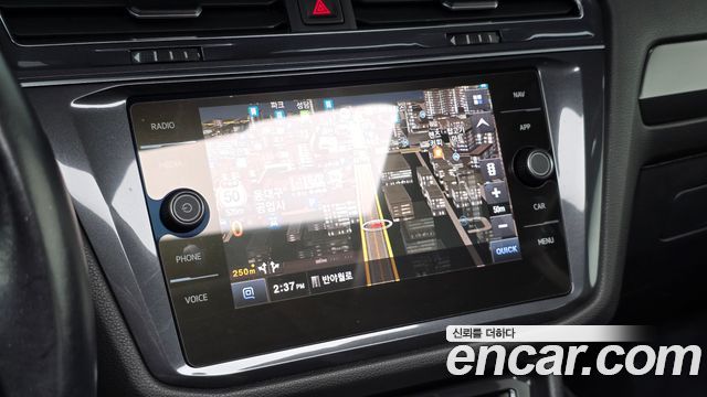 Volkswagen Tiguan 2020 — photo 19