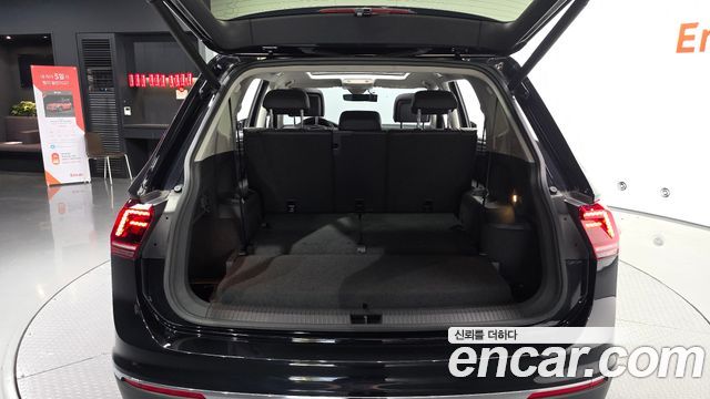Volkswagen Tiguan 2020 — photo 35