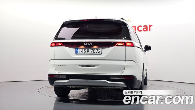 Kia Canival 2023 — photo 4