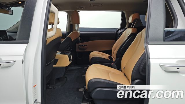 Kia Canival 2023 — photo 17