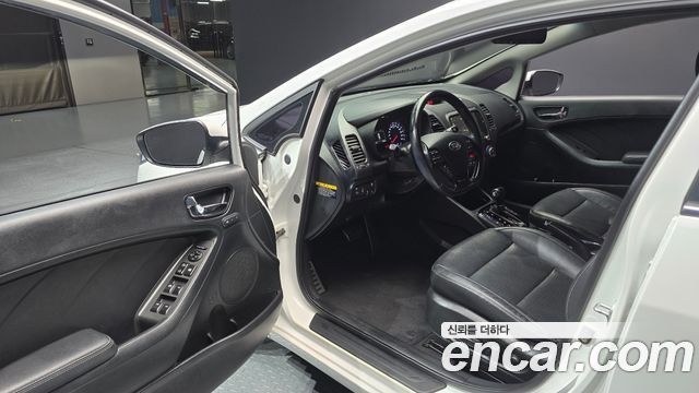 Kia K3 2016 — photo 10