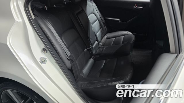 Kia K3 2016 — photo 11