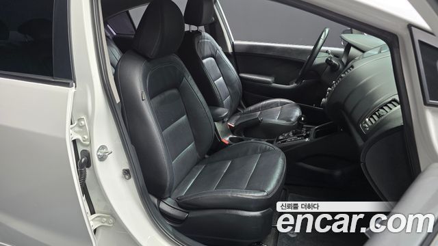 Kia K3 2016 — photo 12
