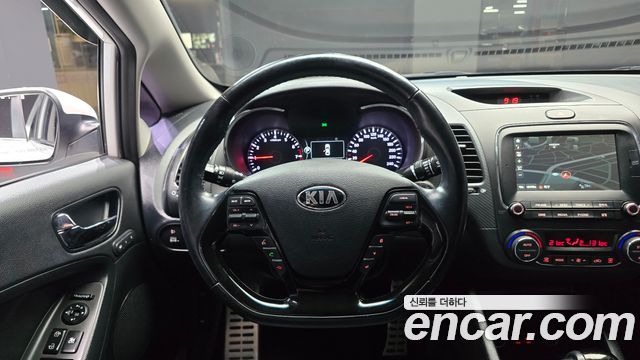 Kia K3 2016 — photo 13
