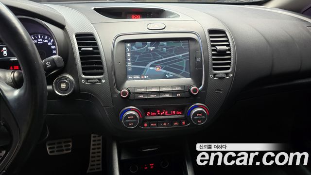 Kia K3 2016 — photo 14