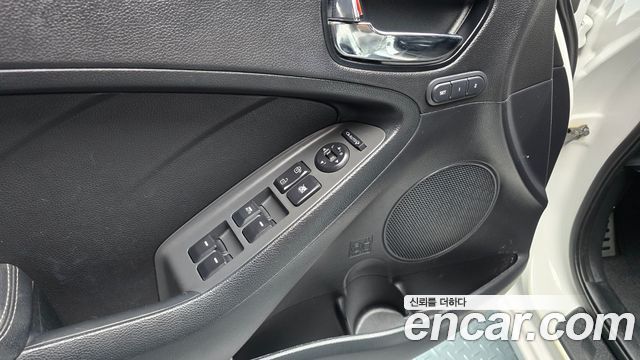 Kia K3 2016 — photo 17