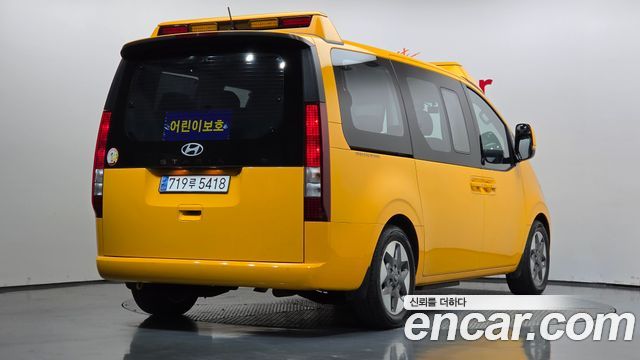 Hyundai Staria 2025 — photo 2