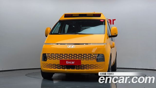 Hyundai Staria 2025 — photo 3