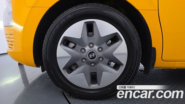 Hyundai Staria 2025 — photo 5