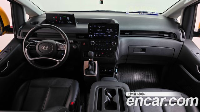 Hyundai Staria 2025 — photo 10