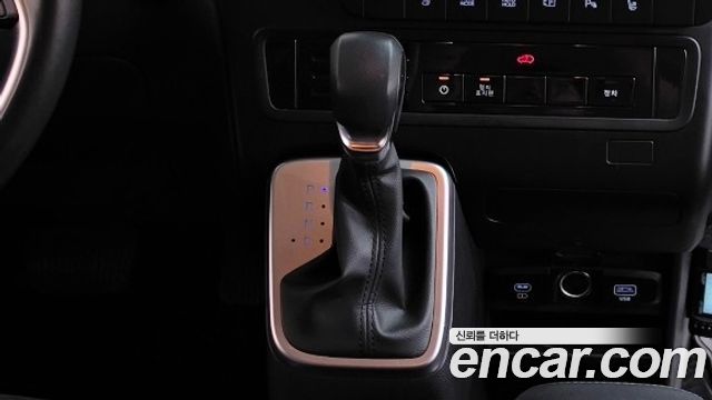 Hyundai Staria 2025 — photo 12