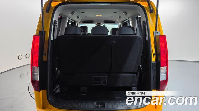Hyundai Staria 2025 — photo 23