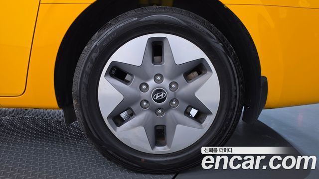 Hyundai Staria 2025 — photo 7