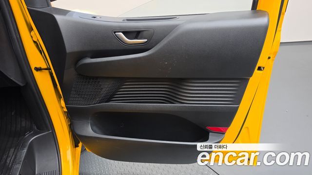 Hyundai Staria 2025 — photo 14