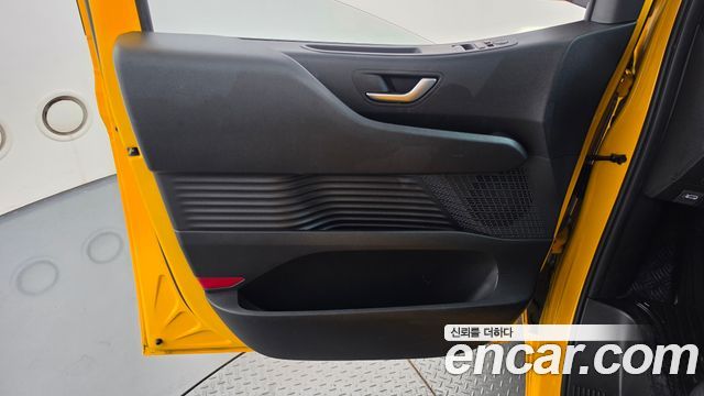 Hyundai Staria 2025 — photo 15