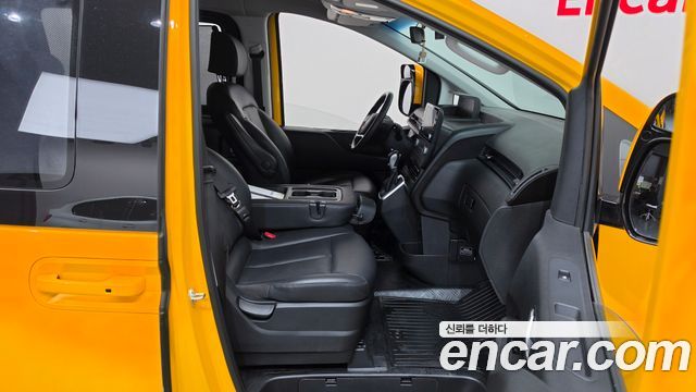 Hyundai Staria 2025 — photo 16