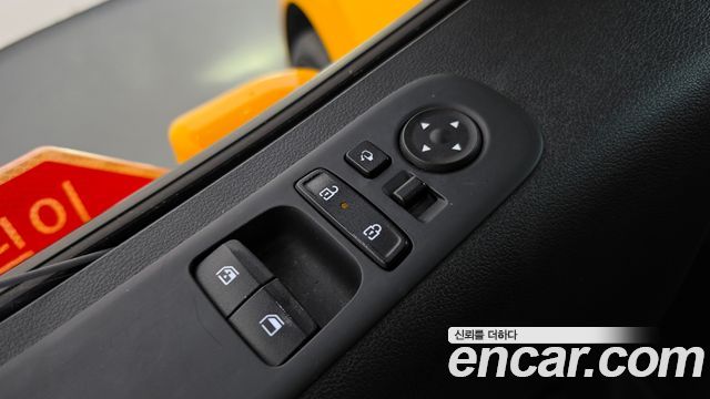 Hyundai Staria 2025 — photo 28