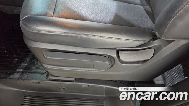 Hyundai Staria 2025 — photo 30