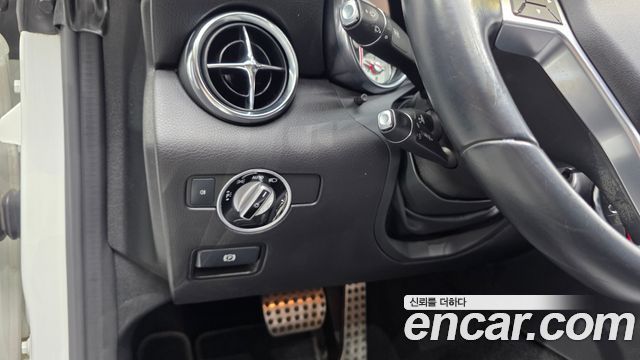 Mercedes-Benz SLK-Class 2014 — photo 15