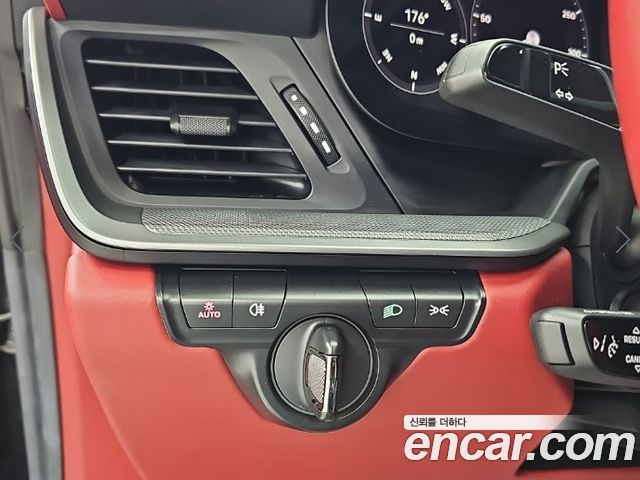 Porsche 911 2023 — photo 17