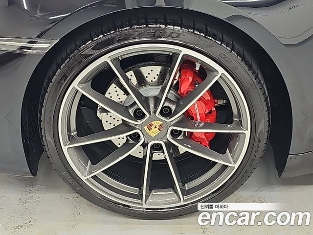 Porsche 911 2023 — photo 19