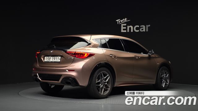 Infiniti Q30 2018 — photo 2