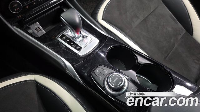 Infiniti Q30 2018 — photo 9