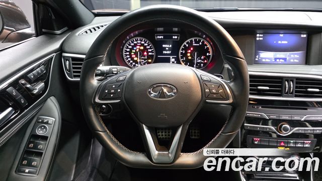 Infiniti Q30 2018 — photo 13