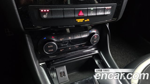 Infiniti Q30 2018 — photo 16