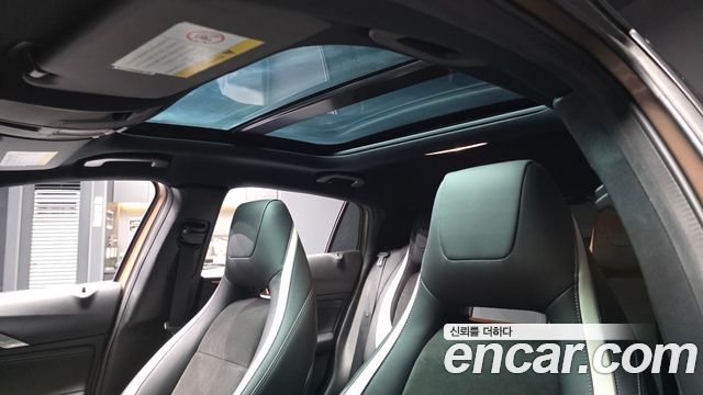Infiniti Q30 2018 — photo 18