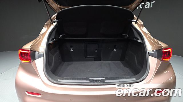 Infiniti Q30 2018 — photo 20