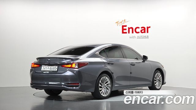 Lexus ES 2020 — photo 2