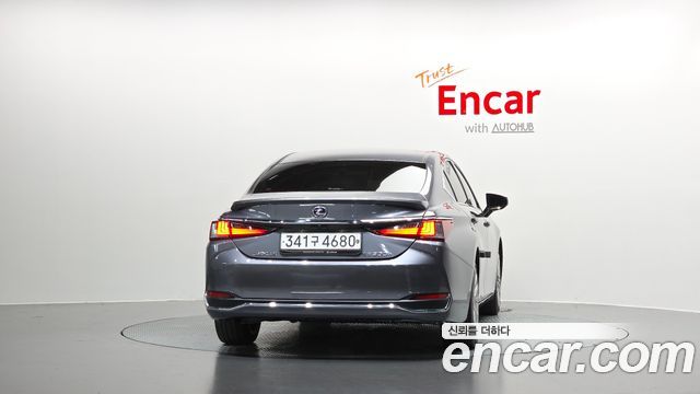 Lexus ES 2020 — photo 4