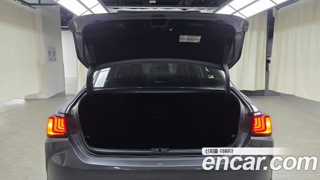 Lexus ES 2020 — photo 24