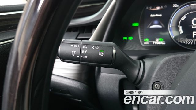 Lexus ES 2020 — photo 27