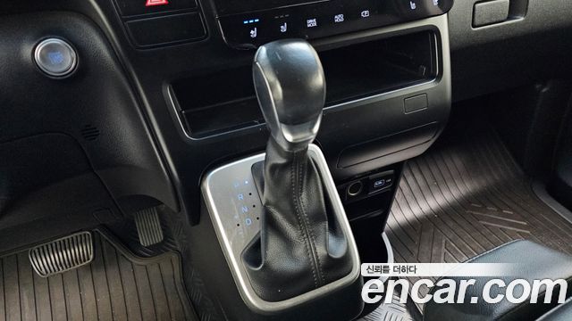 Hyundai Staria 2022 — photo 9
