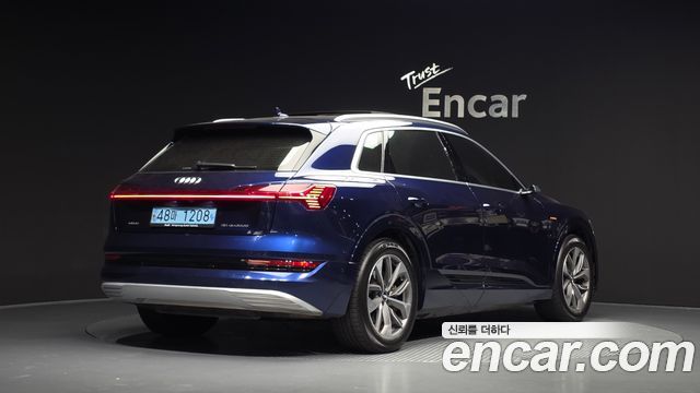 Audi e-tron 2020 — photo 2
