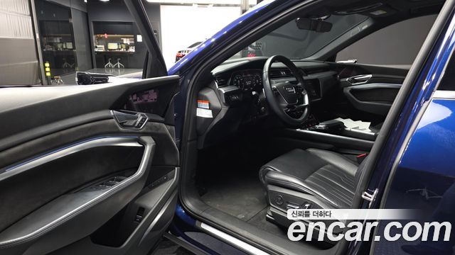Audi e-tron 2020 — photo 13