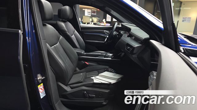 Audi e-tron 2020 — photo 17