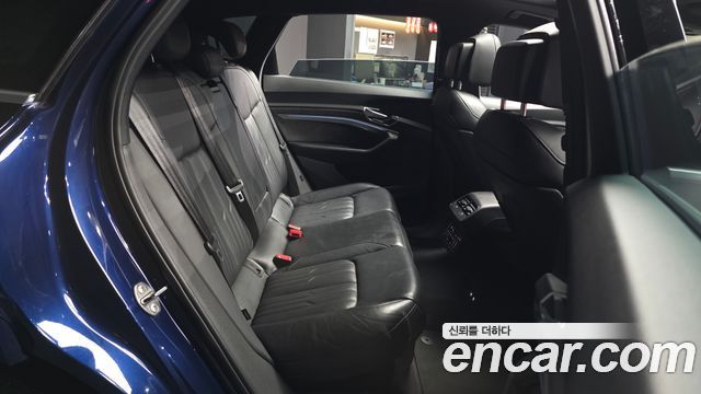 Audi e-tron 2020 — photo 18