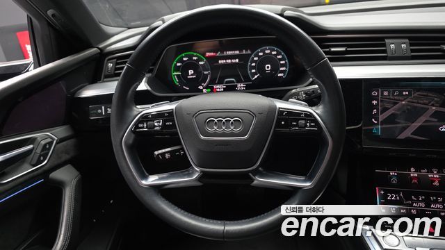 Audi e-tron 2020 — photo 19