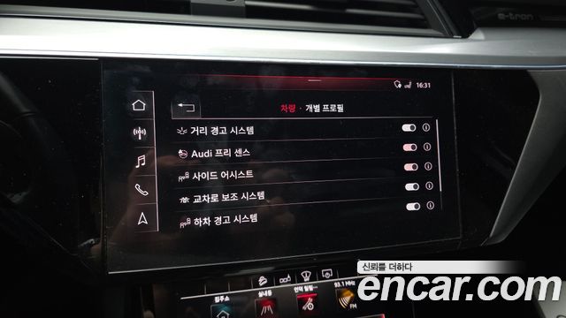 Audi e-tron 2020 — photo 23