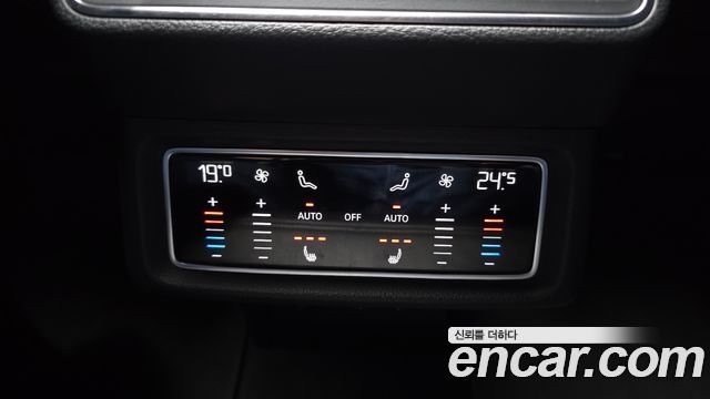 Audi e-tron 2020 — photo 24