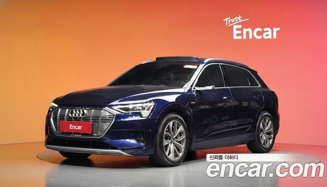 Audi e-tron 2020 — photo 1