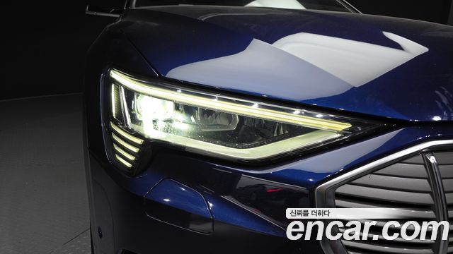 Audi e-tron 2020 — photo 8