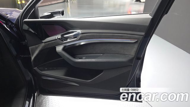Audi e-tron 2020 — photo 14
